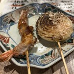 焼き鳥4番 - 豚バラ肉巻き海老、玉ねぎ