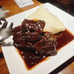 イタリアンバル　2538 - 牛ほぼ肉の赤ワイン煮込み