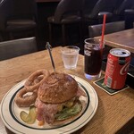 ザ・コーナー ハンバーガー＆サルーン - 