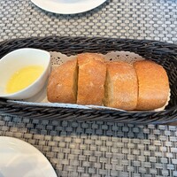 R restaurant & bar - 