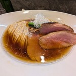 RAMEN MATSUI - 鶏油が表面に浮いてます。小松菜のシャキシャキさが良いです。