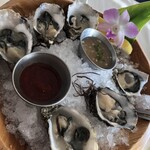 MICHEL'S - 日本の牡蠣の方が約4倍大きく美味しい。しかしこのタイミングでタウリン等をありがたく摂取。身体が美味しく感じてくれます。
