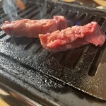 肉ホルモン処 萬 - 厚切りタン