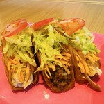 Don Tacos 本格沖縄タコス&タコライス専門店 - 沖縄スタイルのサクッと食べやすいタコス。ピリ辛ミートとシャキシャキ野菜が相性抜群！