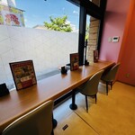 Don Tacos 本格沖縄タコス&タコライス専門店 - 落ち着いた雰囲気のカウンター席。ゆっくりお食事を楽しみたい方におすすめ。