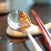 中国菜 老四川 飄香 銀座三越店 - 匙（さじ）に箸（はし）