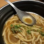 つるとんたん - レンゲではなく大きな金属製のスプーン