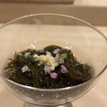 北の華 はやし - 野生のもずくはコリコリしてほのかに磯の香りがします。