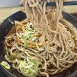駅そば そば・うどん八起家 - ごぼう天そば麺アップ