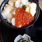 くしろ港町 釧ちゃん食堂 - 他に生姜も乗っています!
