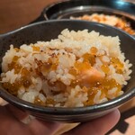 炭火焼鳥と一口餃子 TORA鶏YA - 鮭の親子土鍋めし