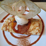 カーサ・デル・チーボ - 洋梨のクレスペッレ キャラメリゼ  バニラジェラート添え