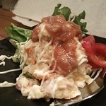 ポテトサラダ　酒盗掛け　おいしいポテサラに塩辛があう！　お酒がすすみます・・・