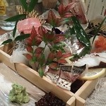 香家 - 刺身盛り合わせ　これで1500円しません