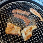 焼肉冷麺やまなか家 - 調理中٩(^‿^)۶