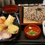 おひつごはん四六時中 - 料理写真:お昼の天ぷらそば（そば大盛り）