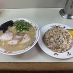 柳屋食堂 - 大盛ラーメンと大盛やきめし