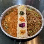 ミドリストア - あいがけ兄弟カレー♡
左(弟カレー)チキン・右(兄カレー)鶏レバー

