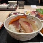 刺身と寿司 魚や一丁 - セルフのっけ丼スタイルで