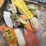 さんきゅう - 料理写真:ランチ握りセット（10貫＆赤出し付き）
880円