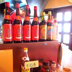 元祖ハルピン - テーブル（６席）１卓とカウンターのみ小ぢんまりとした店内