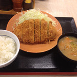 Katsuya - ロースカツ定食745円。ミニ豚汁付き。