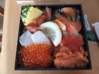 Kitanoajisai - 鮭食べ比べ海鮮弁当