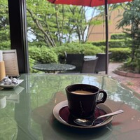 六角堂 - 最後のコーヒーはお庭が見える別室へ