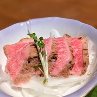 かんてきや 要 - きめ細かい霜降りに甘みのある特選A5ランクの佐賀牛のたたき