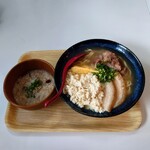 オキナワソバヤ ススル - ススルそばとぼろぼろジューシー