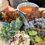 タケウチ 神保町本店 - 無水カレーは辛いけど激ウマ