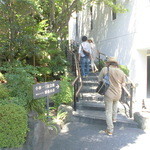 邸宅レストラン　雅俗山荘 - この階段を登って～