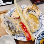 ⼿打ちと創造 はなまるうどん - 日替わり季節の野菜天うどん（900円）_2025年8月