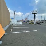 ⼿打ちと創造 はなまるうどん - 外観_2025年8月