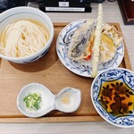 ⼿打ちと創造 はなまるうどん - 日替わり季節の野菜天うどん（900円）_2025年8月