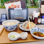 ⼿打ちと創造 はなまるうどん - 日替わり季節の野菜天うどん（900円）_2025年8月