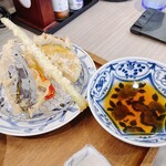 ⼿打ちと創造 はなまるうどん - 日替わり季節の野菜天うどん（900円）_2025年8月