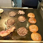 髙橋バーガー - 牛・鹿肉パティとベーコン