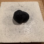 とりアロマ - 〝トリュフです〟
            チョコレートでコーティングされたレバーパテ　◎