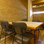 酒ばぁー割烹 わき家 - テーブル席2