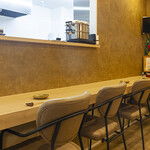 酒ばぁー割烹 わき家 - カウンター席