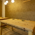 酒ばぁー割烹 わき家 - テーブル席1