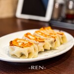 向陽飯店 上白根店 - 焼き餃子 5個 -330円-