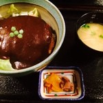 ドミグラスソースカツ丼ヒレ900円（税込）