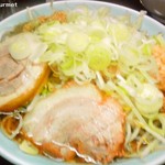 かじろうramen7 - ラーメン小+ねぎ+魚粉 「ニンニクアブラ」(780円) 2014/10
