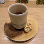 ヒシミツ醤油 - 食後のお茶とお茶請け