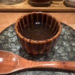 海老丸らーめん - ウェルカムスープのチキンポルチーニスープ