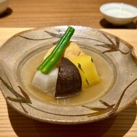 好日 - 炊き合わせ　車海老、枝豆、新銀杏の飛竜頭　石川小芋　干し椎茸　黒皮南瓜　インゲン
