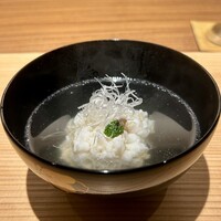 好日 - 椀物　三河湾鱧湯引き　梅肉　白髪葱　柚子　