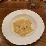 ジロトンド - ６皿目ジャガイモを詰めたトルテッリ
      ロマーニャ産フォルマッジオディフォッサかけ。